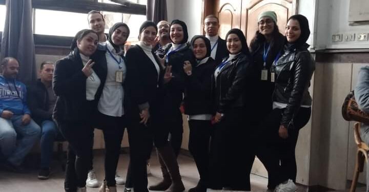 عميد آداب عين شمس يشيد بفريق كورال مركز الإبصار الإلكتروني