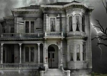 اصوات غامضة وأشياء تتحرك من مكانها.. ما سر هذا المنزل؟!