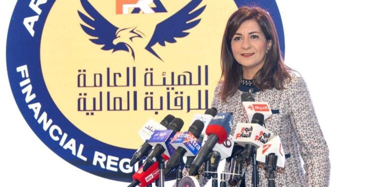 ” السفيرة نبيلة مكرم” قسط التأمين 100 جنيه في السنة لكافة شرائح المصريين بالخارج.