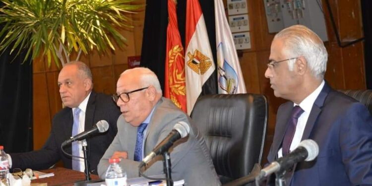 محافظ بورسعيد يشارك في اجتماع مجلس الجامعة