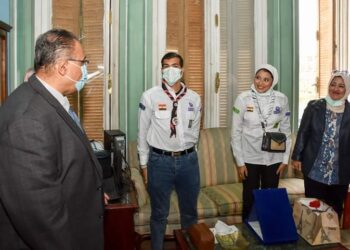 عبد الفتاح سعود نائب رئيس جامعة عين شمس لشئون التعليم والطلاب يلتقى وفد