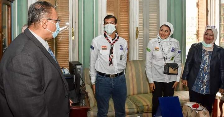 عبد الفتاح سعود نائب رئيس جامعة عين شمس لشئون التعليم والطلاب يلتقى وفد