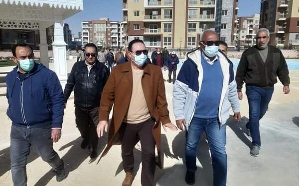 مسئولو " الإسكان"