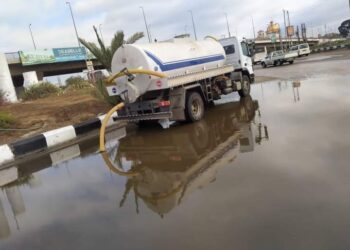 إستمرار كسح مياه الأمطار بحوش عيسى وبنطاق الوحدات القروية.