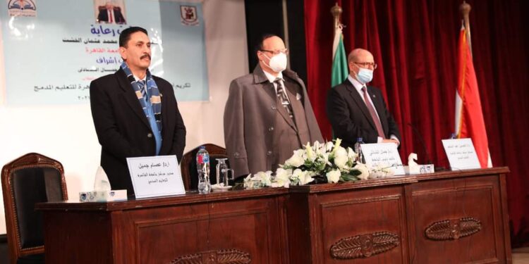 مركز التعليم المدمج بجامعة القاهرة يكرم ابنائه المتفوقين علميا ..