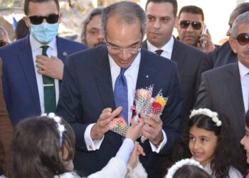 محافظ بورسعيد  ووزير الاتصالات يتفقدان مدرسة التربية الفكرية ببورفؤاد