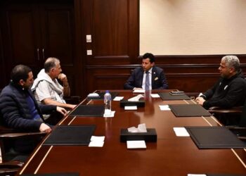 وزير الرياضة يلتقي الجهاز الفني للمنتخب الوطني