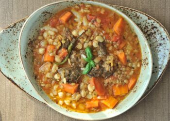 شوربة لحم وبقول.