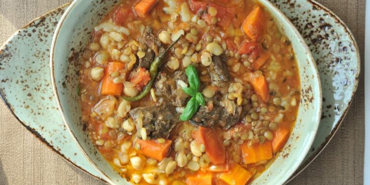 شوربة لحم وبقول.