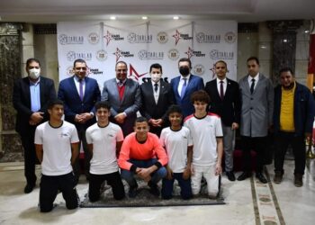 وزير الشباب والرياضة يلتقي مواهب المشروع القومي للكرة