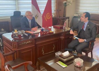 محافظ بورسعيد يستقبل المدير التنفيذي لهيئة الرعاية الصحية .