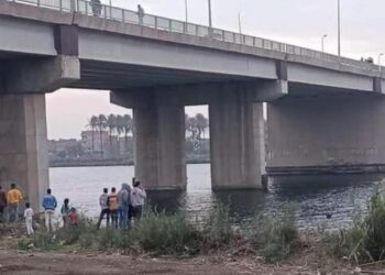 التحقيقات تكشف سبب انتحار شاب من أعلى الكوبري العلوي وتم انقاذه في دمياط. 