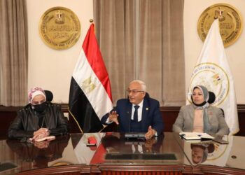 التعليم" تعقد