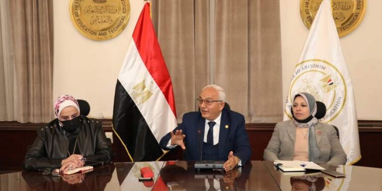 التعليم" تعقد