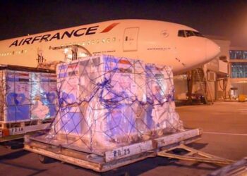 استقبال مليون جرعة من لقاح “أسترازينيكا” المضاد لفيروس كورونا. 