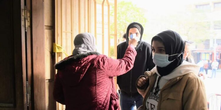  تعقيم دوري لقاعات الامتحانات والمباني والمدن الجامعية للحفاظ على سلامة جميع المشاركين فيها