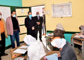 محافظ الغربية يتفقد لجان الشهادة الإعدادية ويحيل رئيس أحد اللجان للتحقيق. 