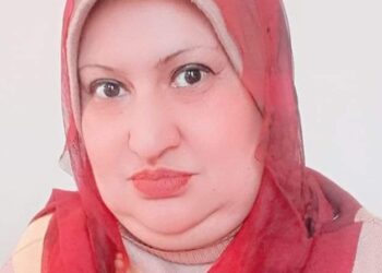 أنا على حق والجميع على باطل. 