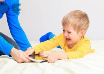 ماذا يعني السلوك غير الطبيعى عند الأطفال؟