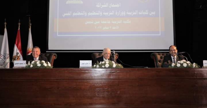 “وزير التربية والتعليم يلتقى خبراء كليات التربية لمناقشة تطوير “