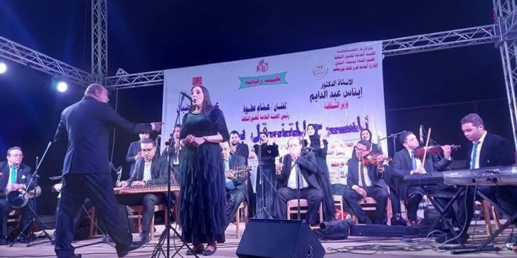 الموسيقى العربية ببورسعيد تفتتح فعاليات المسرح المتنقل بقرية العاشر من رمضان ” جنوب المحافظه “