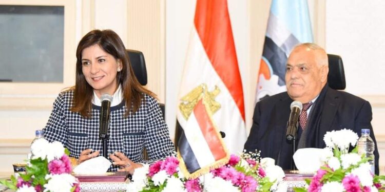 وزيرة الهجرة: “مصر تستطيع بالصناعة” تدعيم خطط وتوجيهات الدولة المصرية لتطوير الصناعة.