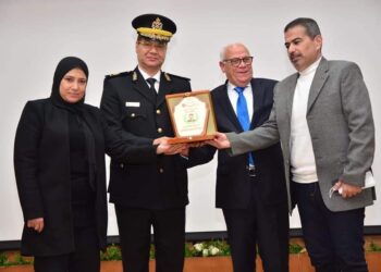 مدير الأمن ومحافظ بورسعيد يُكرمان أسر شهداء معركة الواحات 