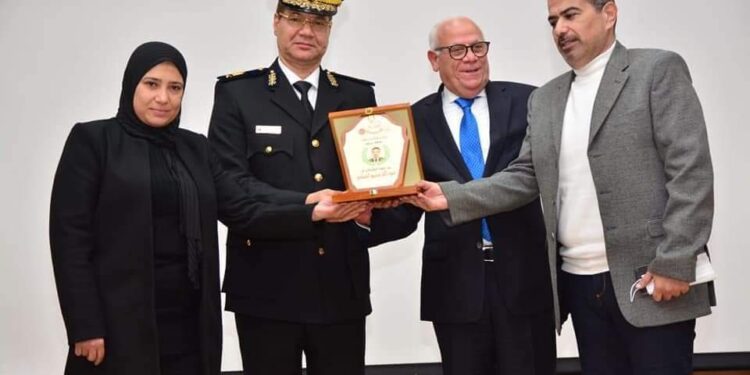 مدير الأمن ومحافظ بورسعيد يُكرمان أسر شهداء معركة الواحات