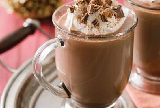مشروب الشوكولاتة بزبدة الفول السوداني.