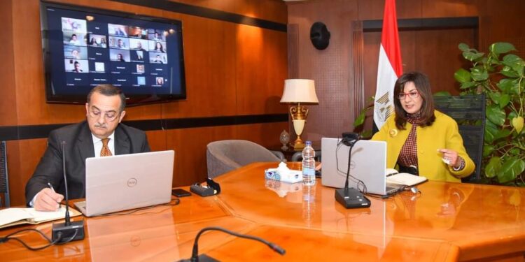 مركز “الهجرة”  ينظم حلقة نقاشية مع مجموعة من الشباب المصريين في هولندا.