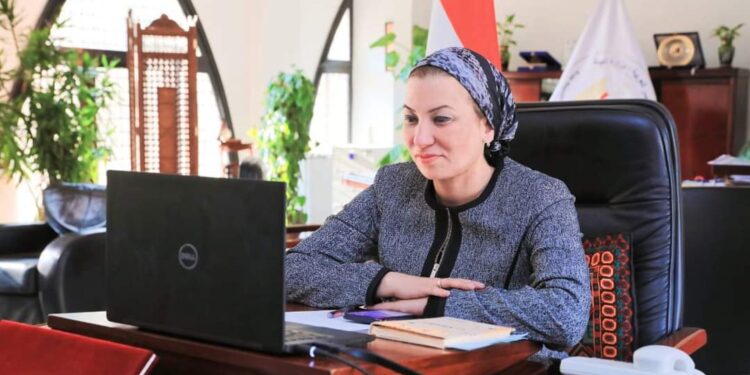 “فؤاد:” نعمل على تحديد دور المجتمع المدنى فى جلسات الحوار الوطنى للمناخ ووضع خارطة الطريق له. 