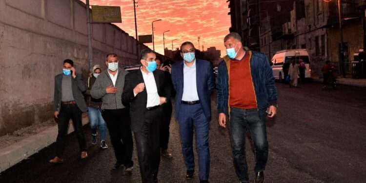 محافظ الغربية يتفقد أعمال الرصف بسكة سيجر، الجانبية وكورنيش الغفران