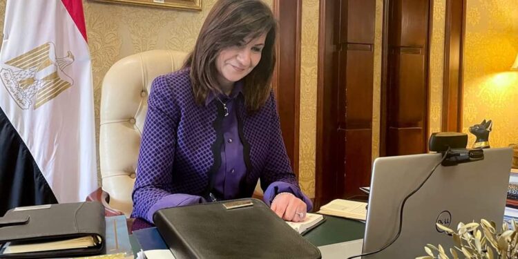 ”  نبيلة مكرم” تثمن جهود الشباب القائم  لاهتمامهم بتعليم اللغة العربية للأطفال المصريين في ألمانيا. 