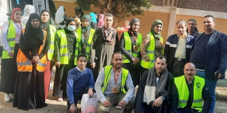 أمانة أبنوب تنظم قافلة طبية توقع الكشف الطبى على ٩٠٠ مواطن وتصرف العلاج بالمجان.