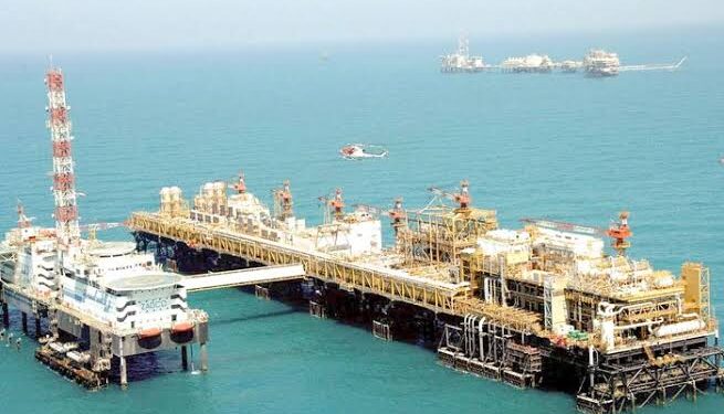 “إيني” تعلن نتائج “إيجابية” لأول بئر بحري في أبو ظبي