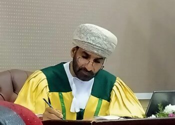 مناقشة رسالة للحصول على درجة الدكتوراه المهنيه في إدارة الأعمال للباحث سالم الحراصي .