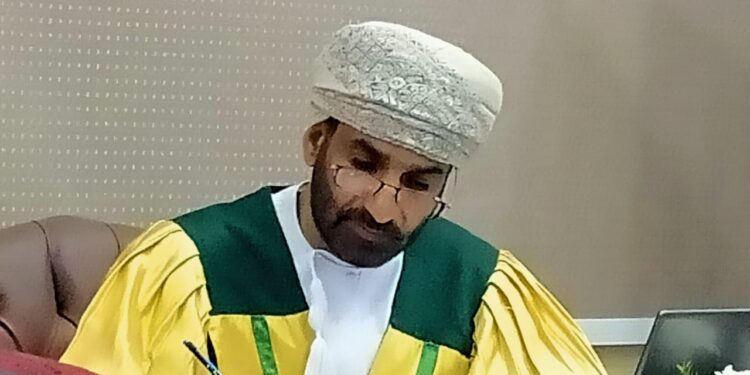 مناقشة رسالة للحصول على درجة الدكتوراه المهنيه في إدارة الأعمال للباحث سالم الحراصي .