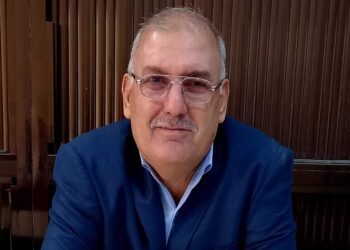 العرب .. بين الشرق والغرب