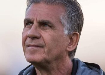 إيقاف كيروش مباراتين رسميا وتغريمه 10 آلاف دولار بعد الطرد أمام الكاميرون. 