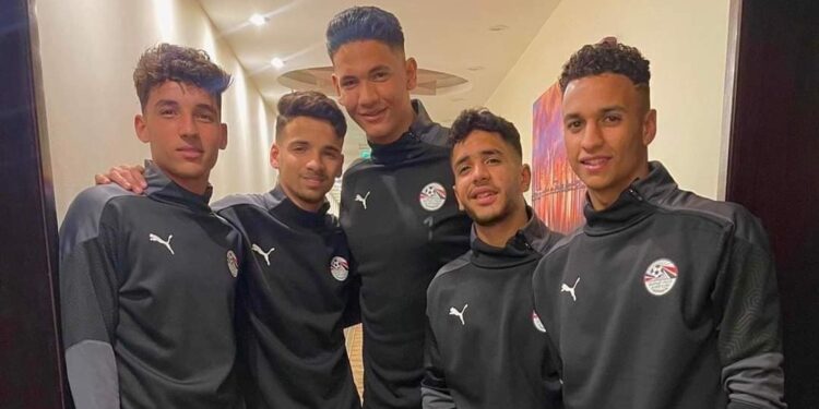 المحافظ يهنيء أبناء المحافظة المنضمين للمنتخب الوطني مواليد 2003.