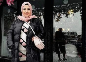 إنعام عيتاني تكشف قواعد تنسيق ملابس شتاء 2022