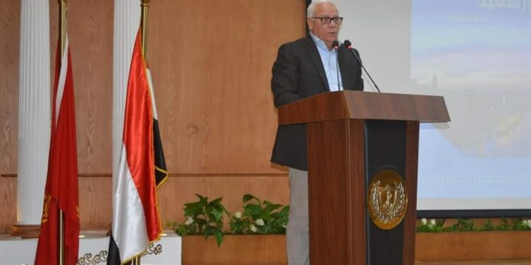 محافظ بورسعيد يتابع سير العملية التعليمية