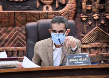 إيقاف 3 رؤساء وحدات محلية و 3 مديري جمعيات بالمحلة للتقصير في منع التعديات. 