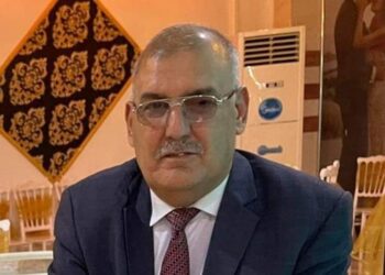 يحاربون العنصرية وهم اهلها