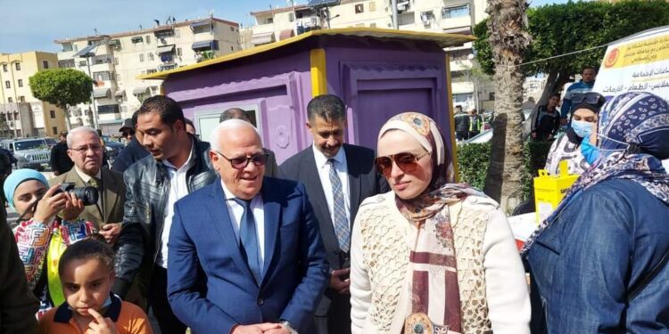 محافظ بورسعيد يفتتح مشروع الكامب