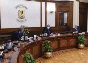 مدبولى يتابع جهود توفير السلع الأساسية بالأسواق المحلية