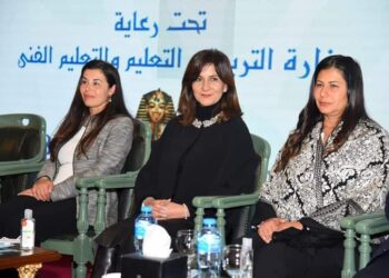 وزيرة الهجرة