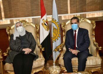 محافظ الغربية يستقبل وزيرة التضامن بديوان عام المحافظة. 