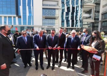 عبدالغفار يطمئن على انتظام العملية التعليمية ويتفقد القاعات الدراسية والمعامل بالجامعة