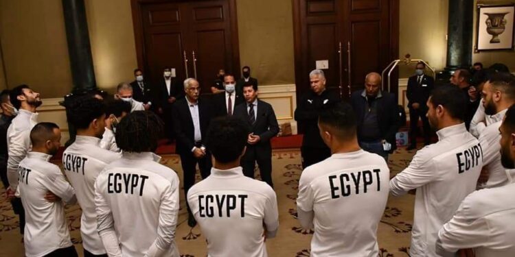 صبحى يلتقى لاعبى المنتخب الوطنى قبل السفر إلى السنغال